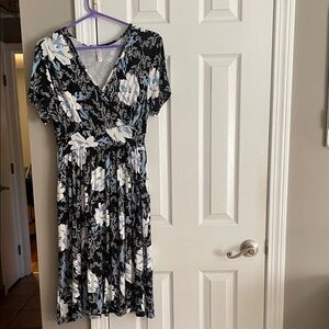 Chic Black and White Floral Midi Dress